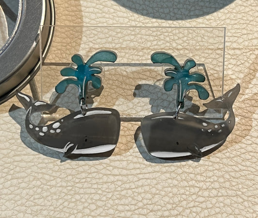 Boston Whale Dangle earrings