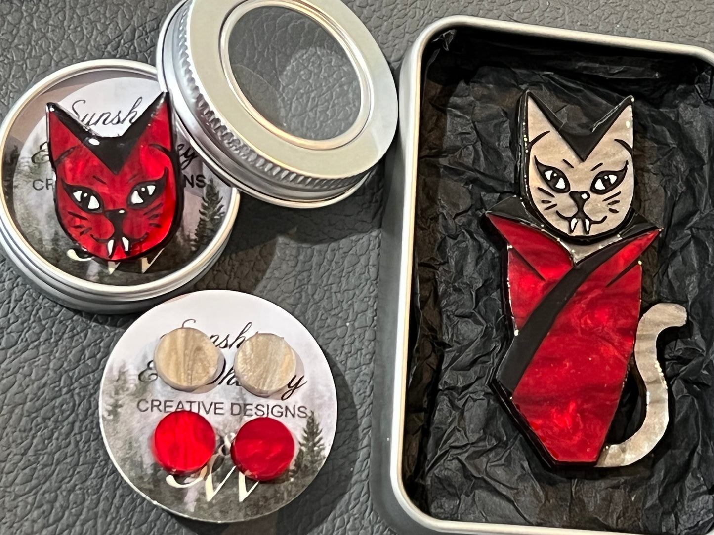 Vamp - Mini Brooch