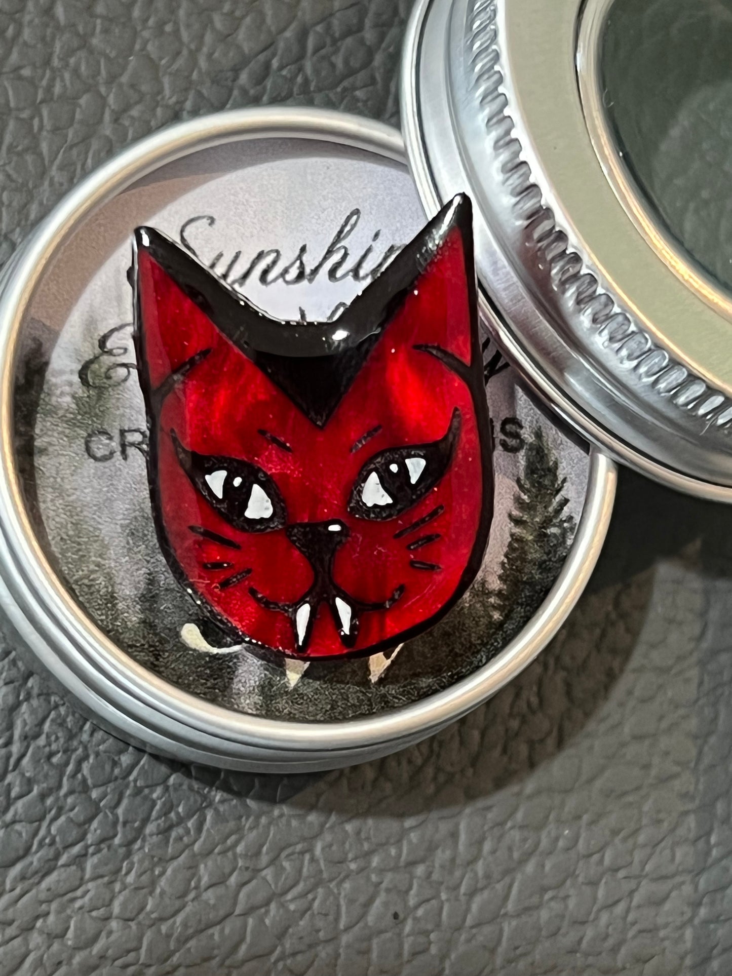 Vamp - Mini Brooch